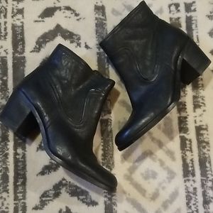 Arturo Chiang black booties
